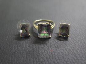 A 14ct yellow gold and rainbow quartz ring, rectangular quartz approx 12mm x 10mm - ring size Q -