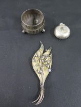 A Victorian silver sovereign case/holder Birmingham 1880 - approx 3cm diameter, a Victorian silver