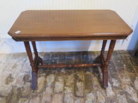 An Edwardian mahogany side table - Width 90cm x Depth 46cm