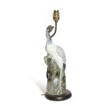 A CHINESE PORCELAIN TABLE LAMP IN THE FORM OF A CRANE LATE 19TH/EARLY 20TH CENTURY mounted on an
