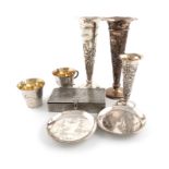 A mixed lot of silver items, compromising: an Egyptian silver trinket box, Al-Mansura 1932, a pair