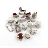 A mixed lot of modern silver and metalware items, comprising: a vesta case, nine boxes, a money