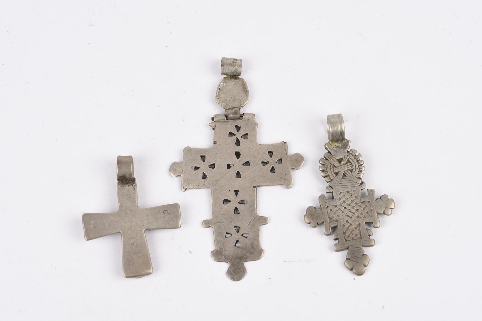 Twenty nine Ethiopian Coptic cross pendants silver coloured metal, one brass, twelve hinged with one - Image 23 of 28