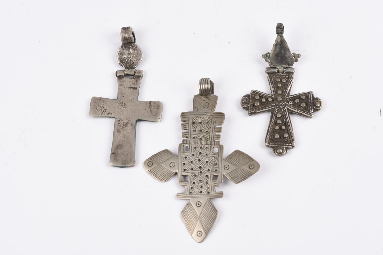 Twenty nine Ethiopian Coptic cross pendants silver coloured metal, one brass, twelve hinged with one - Image 21 of 28