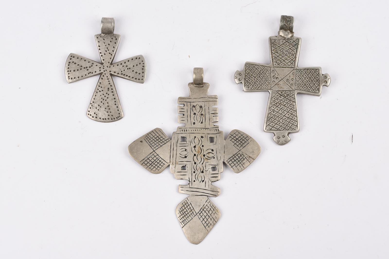 Twenty nine Ethiopian Coptic cross pendants silver coloured metal, one brass, twelve hinged with one - Image 18 of 28