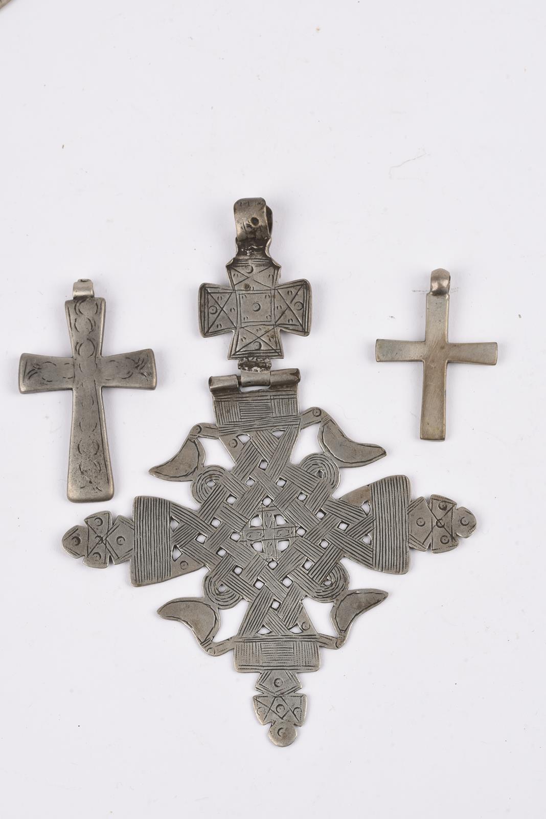 Twenty nine Ethiopian Coptic cross pendants silver coloured metal, one brass, twelve hinged with one - Image 16 of 28