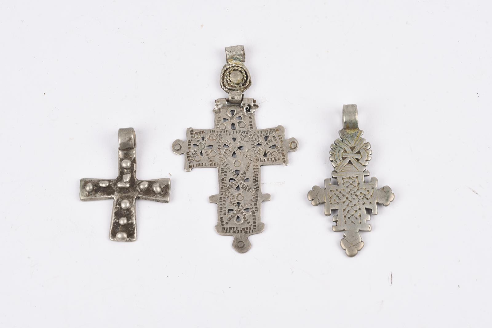 Twenty nine Ethiopian Coptic cross pendants silver coloured metal, one brass, twelve hinged with one - Image 22 of 28