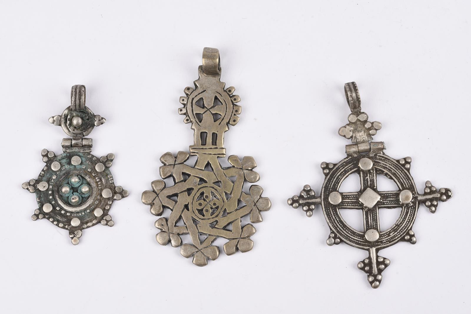 Twenty nine Ethiopian Coptic cross pendants silver coloured metal, one brass, twelve hinged with one - Image 11 of 28