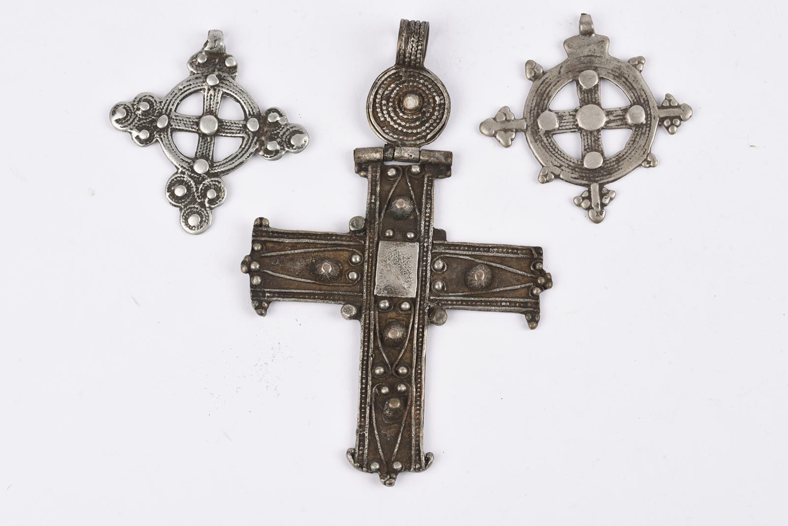 Twenty nine Ethiopian Coptic cross pendants silver coloured metal, one brass, twelve hinged with one - Image 13 of 28