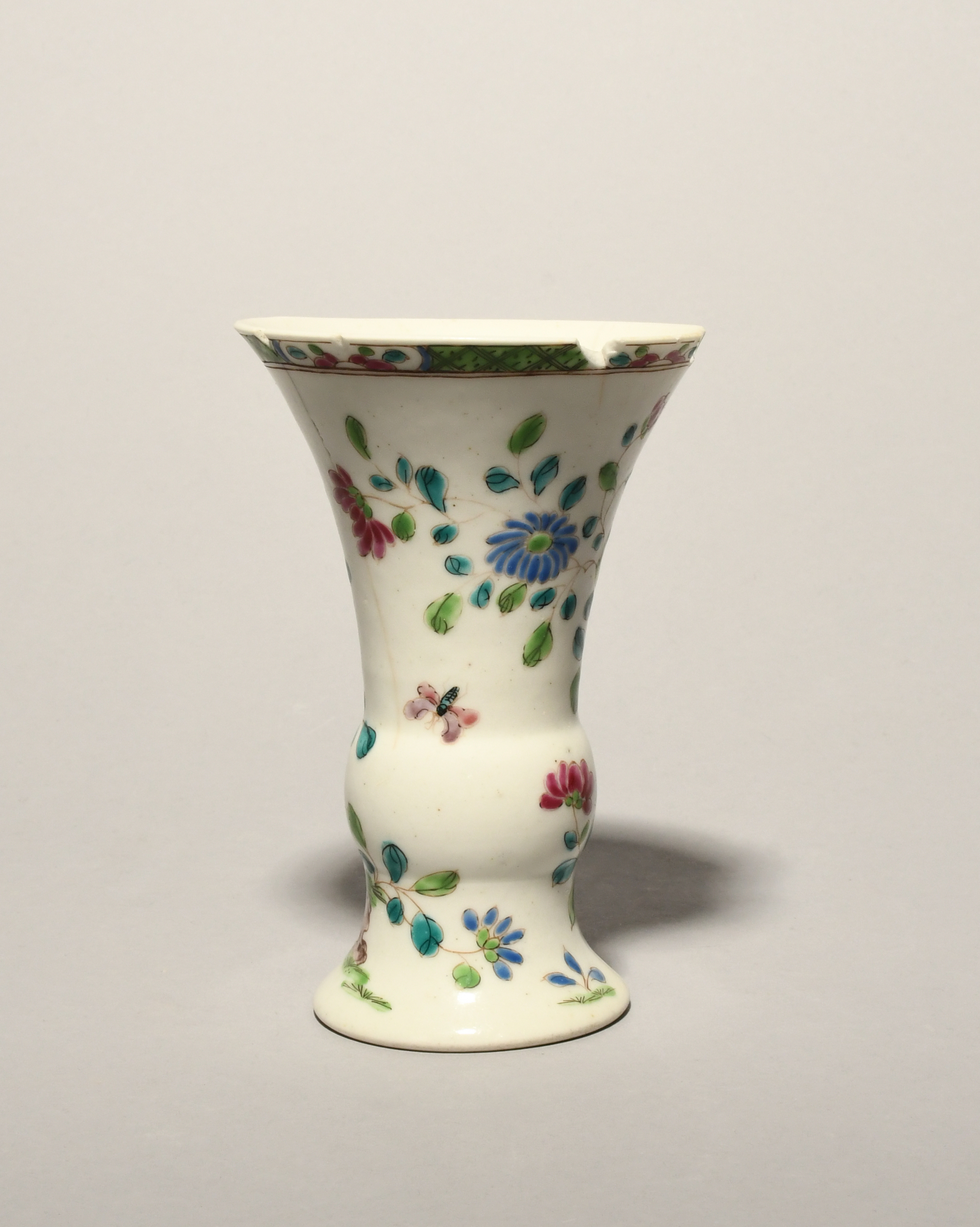 A rare and early Bow vase, c.1750-53, of gu beaker form, the flared knopped form brightly - Image 4 of 4