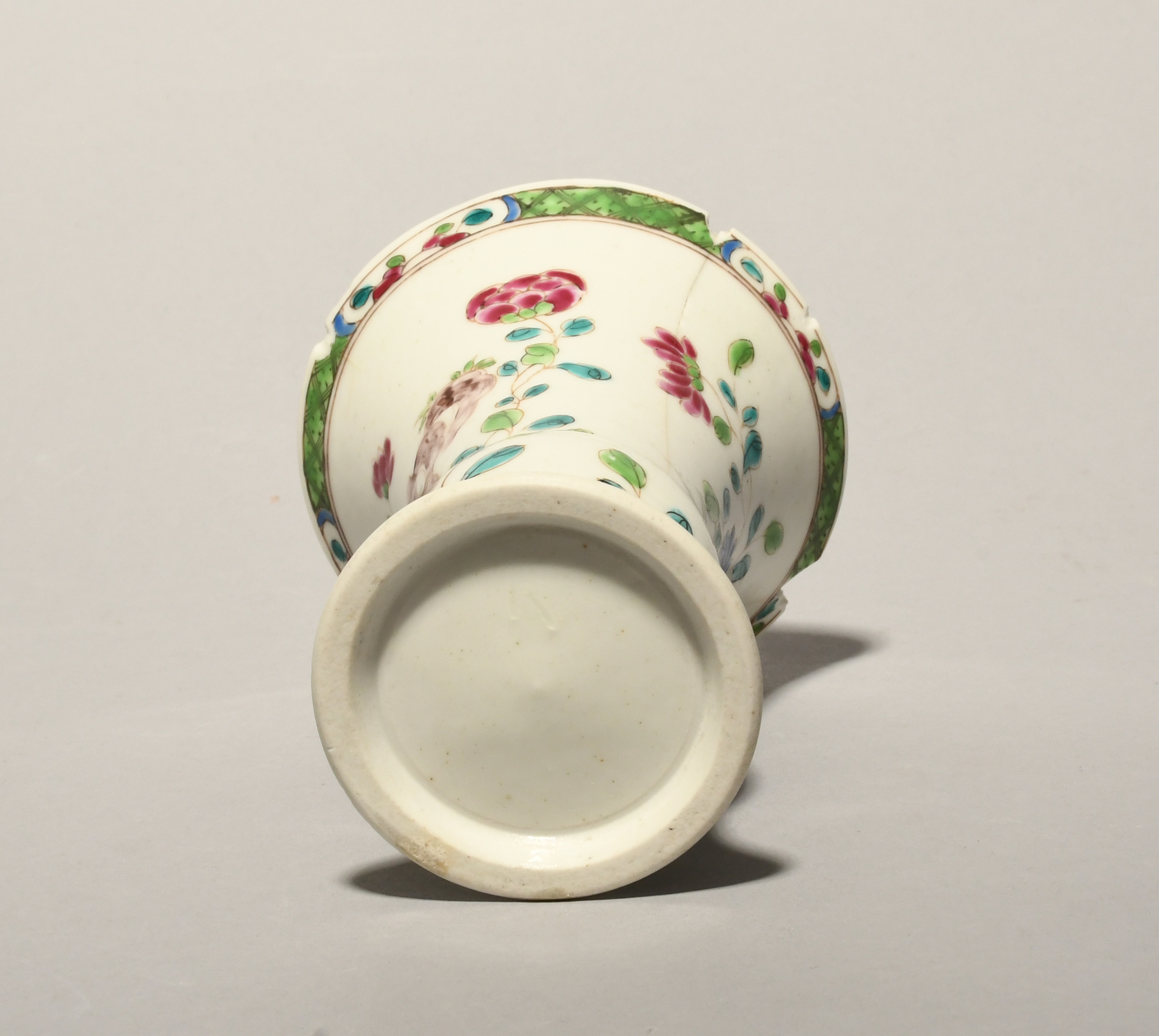 A rare and early Bow vase, c.1750-53, of gu beaker form, the flared knopped form brightly - Image 3 of 4