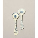 Two Worcester blue and white condiment or salt spoons, c.1770, the shallow bowls decorated with a