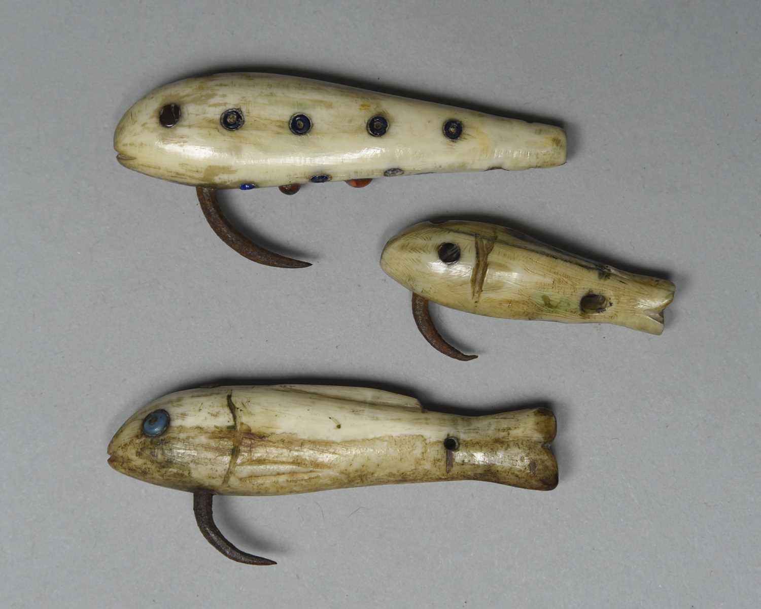 λThree Inuit fish hooks