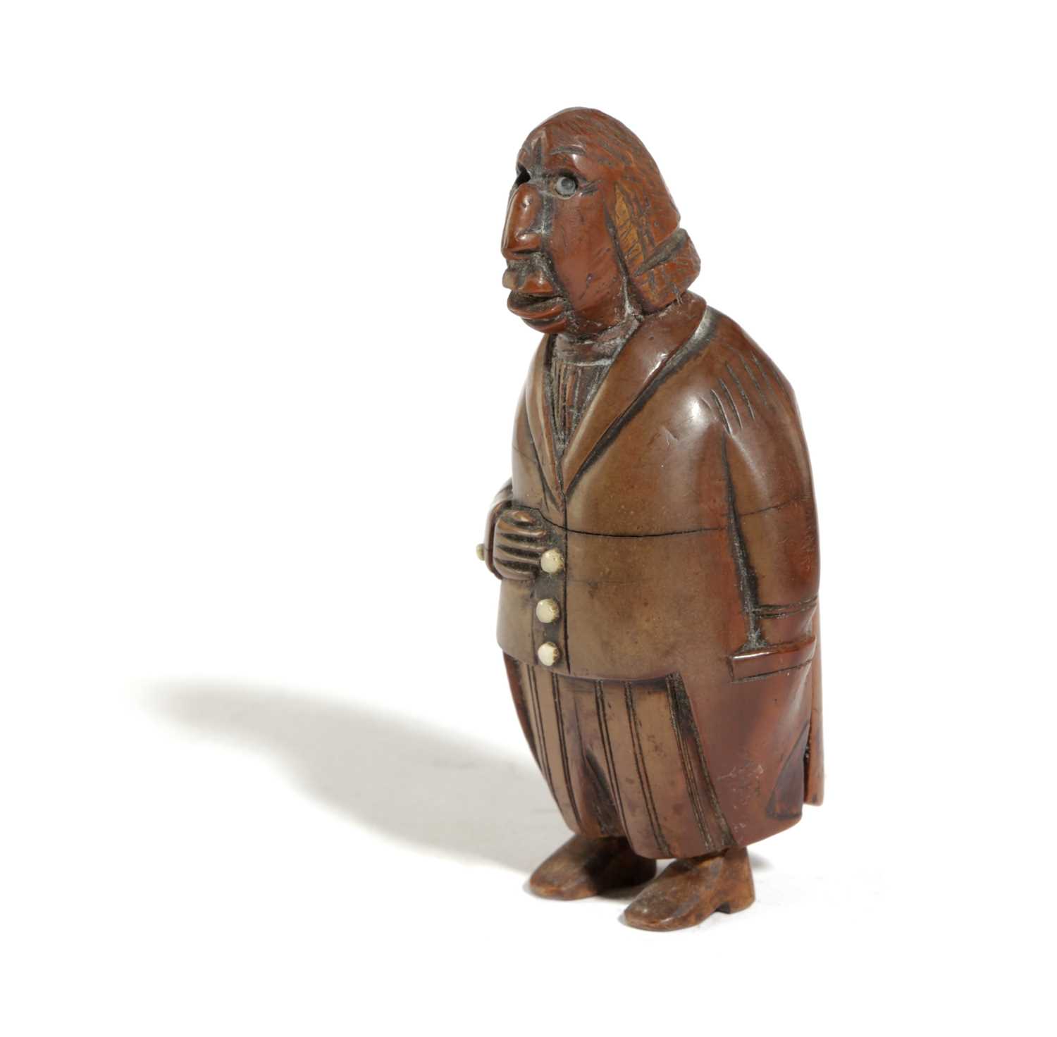 A COQUILLA NUT FIGURAL SNUFF BOX OF A GENTLEMAN PROBABLY FRENCH, LATE 18TH / EARLY 19TH CENTURY with