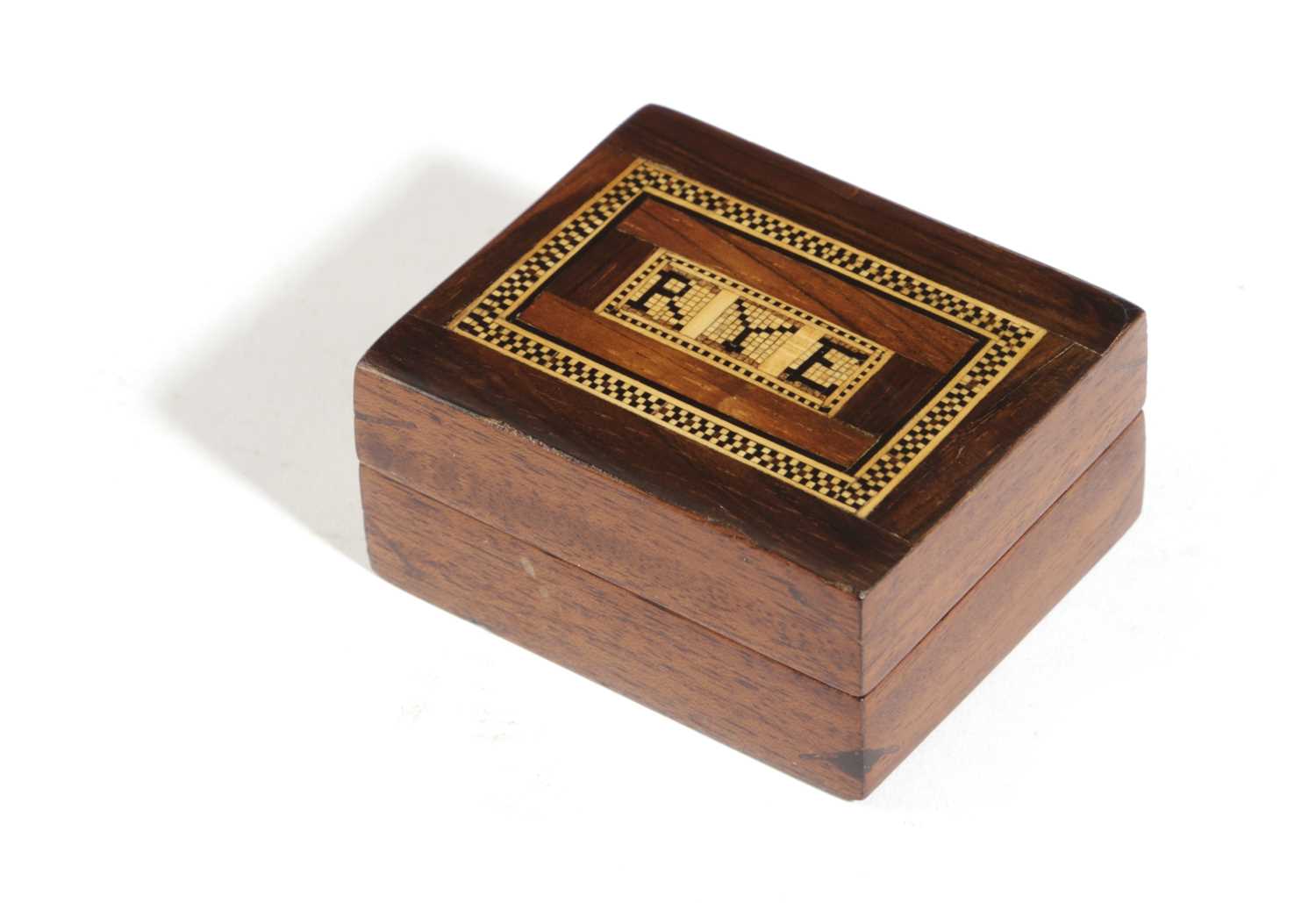 A TUNBRIDGE WARE MAHOGANY BOX AND COVER BY THOMAS LITTLETON GREEN, EARLY 20TH CENTURY inscribed '