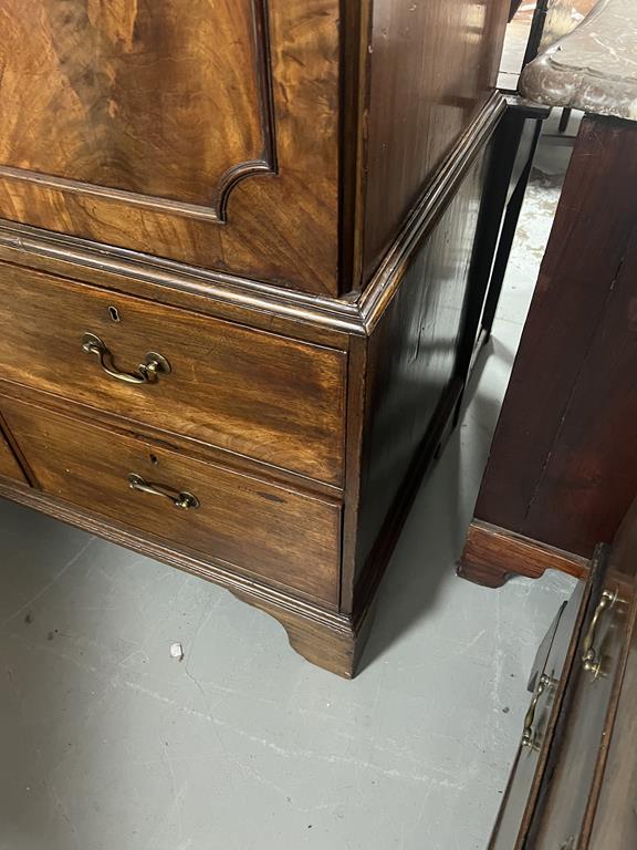 A GEORGE III MAHOGANY LINEN PRESS C.1770-1780 WITH LATER ADAPTATIONS with a pair of panelled doors - Image 4 of 13