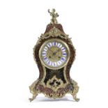 A FRENCH BOULLE MARQUETRY MANTEL CLOCK IN LOUIS XV STYLE, LATE 19TH CENTURY the brass eight day