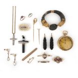 A mixed quantity of jewellery, including a gold propelling pencil, a Regimental gold brooch, a gem-