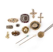 A mixed group of jewellery, including a George III garnet and seed pearl gold mourning brooch, a
