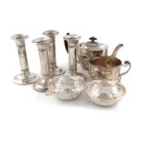 A mixed lot of silver items, comprising: an Edwardian bachelor's teapot, by William Leather,