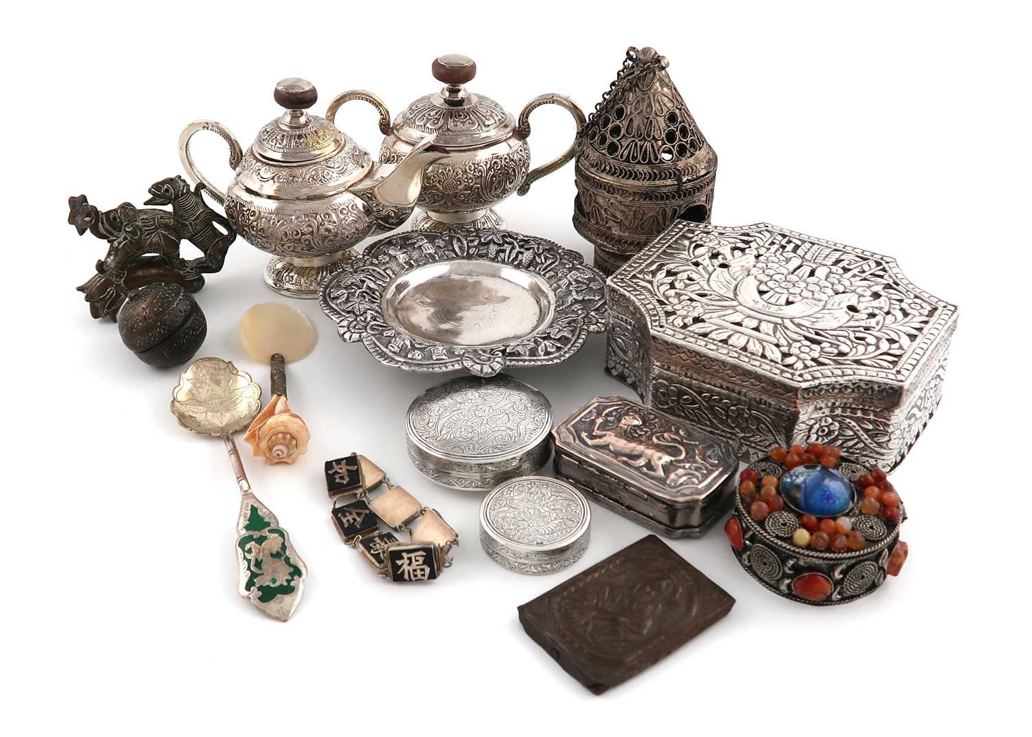 A mixed lot of metalware and electroplate,comprising: a box and cover, of shaped rectangular