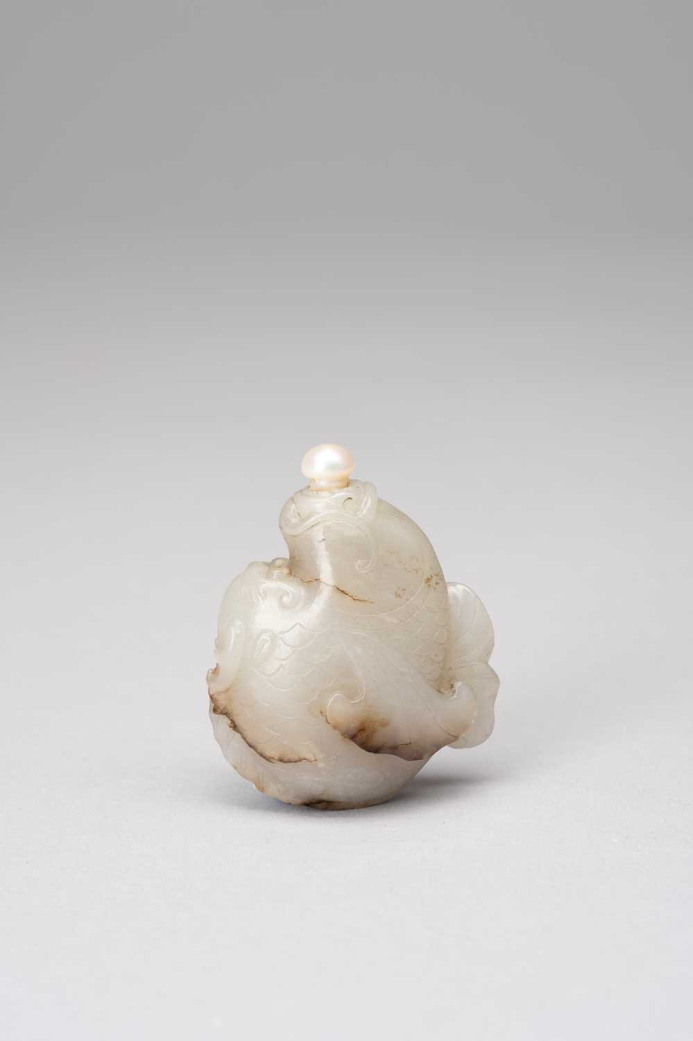 A SMALL CHINESE JADE SNUFF BOTTLEQIANLONG 1736-95Attributed to the Beijing Palace workshops, the