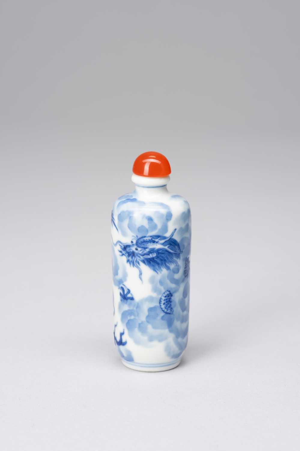 A CHINESE BLUE AND WHITE SNUFF BOTTLEFOUR CHARACTER XIANFENG MARK AND OF THE PERIOD 1851-61The