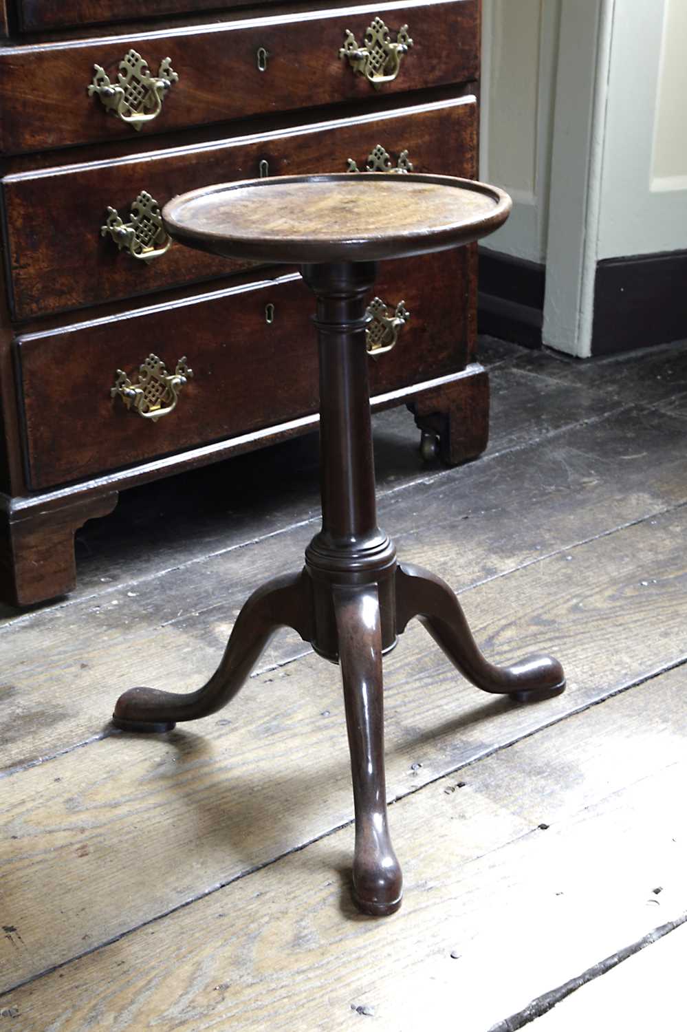 A GEORGE II MAHOGANY KETTLE STANDC.1740, TOP AND BASE POSSIBLY ASSOCIATED with a dished circular - Image 3 of 3