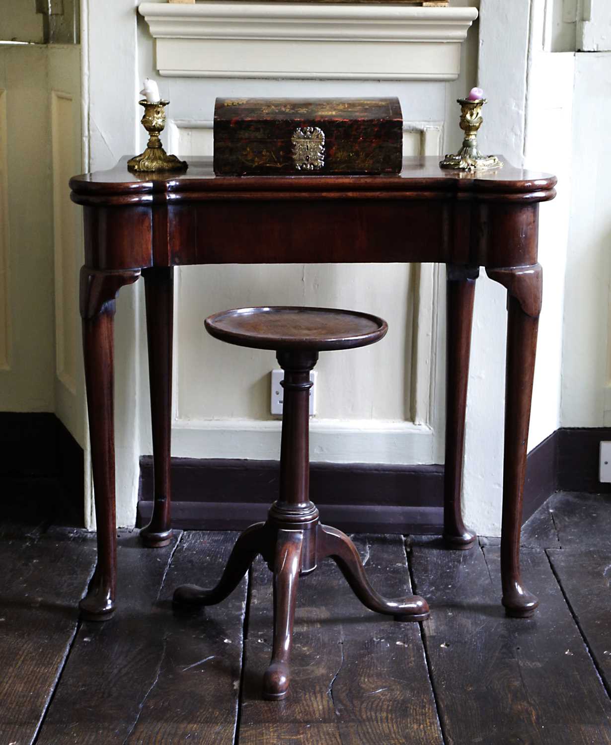 A GEORGE II MAHOGANY KETTLE STANDC.1740, TOP AND BASE POSSIBLY ASSOCIATED with a dished circular - Image 2 of 3