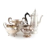 A mixed lot of silver items,comprising: a coffee pot, by Goldsmiths & Silversmiths Co Ltd, Sheffield