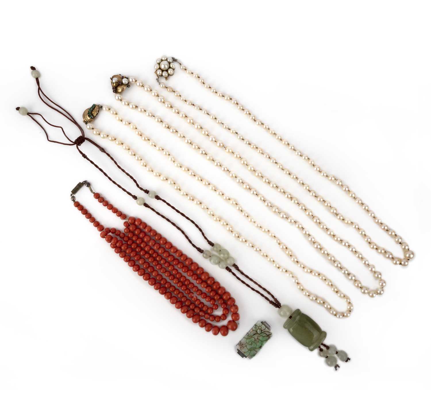 λ A group of jewels including a coral necklace, comprising: an Art Deco jadeite plaque brooch,