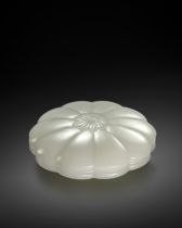 A FINE AND RARE CHINESE WHITE JADE MUGHAL-STYLE DECAFOIL BOX AND COVER QIANLONG 1736-95 Formed as