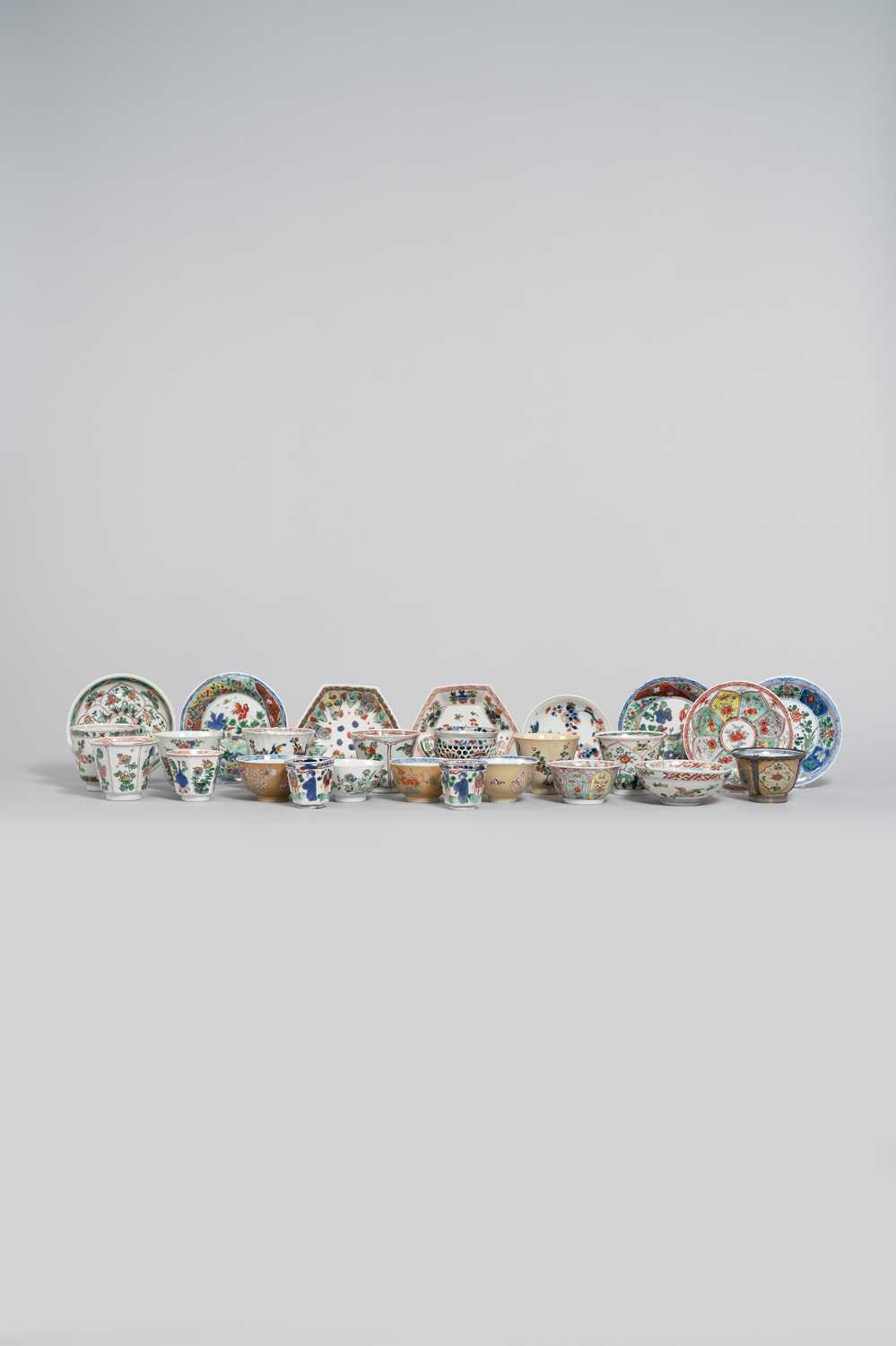 EIGHTEEN CHINESE BOWLS AND EIGHT SAUCERS KANGXI 1662-1722 Variously decorated in the famille verte