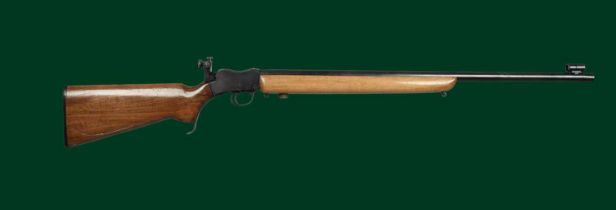 Ƒ B.S.A.: a .22LR Martini action match rifle, serial number P75680, heavy barrel 29 in., globe fore