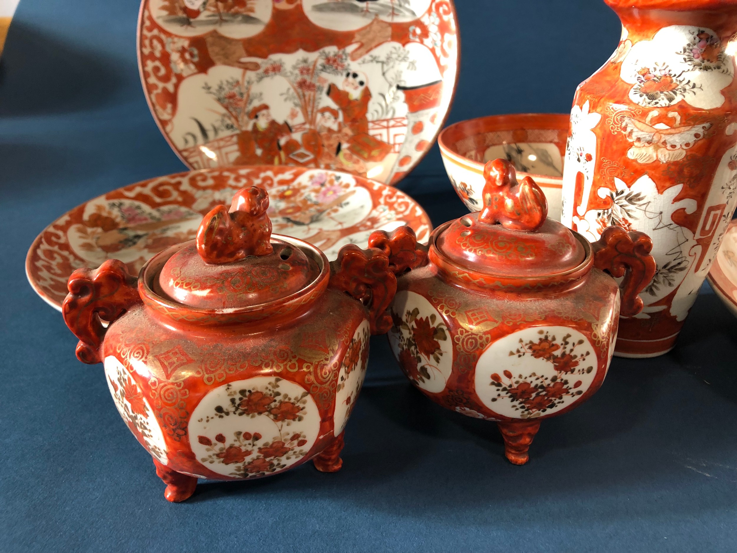 A collection of late 19th century and later Japanese kutani porcelains comprising four dishes, three - Image 5 of 6