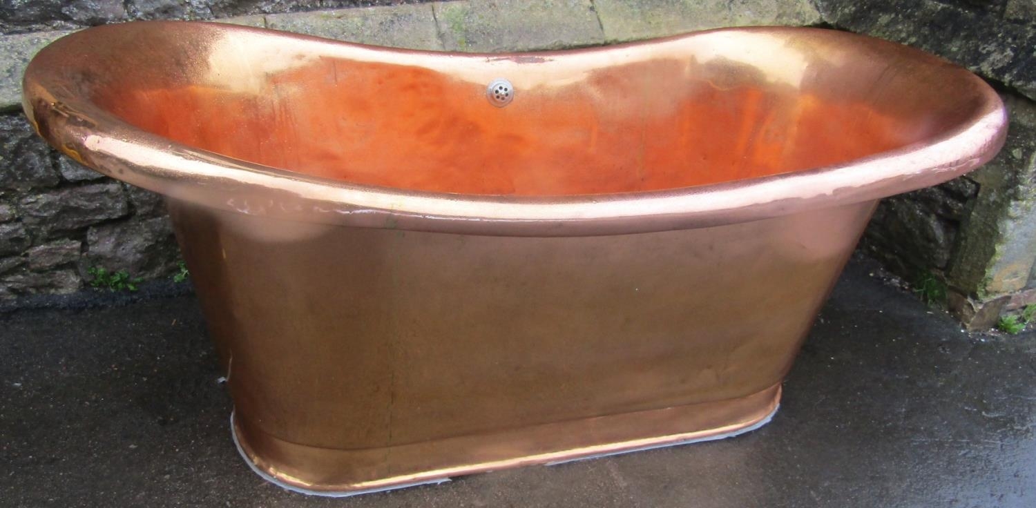 A copper roll top bath tub with centralised plug hole and fitting, approx 170 cm long x 73 cm high