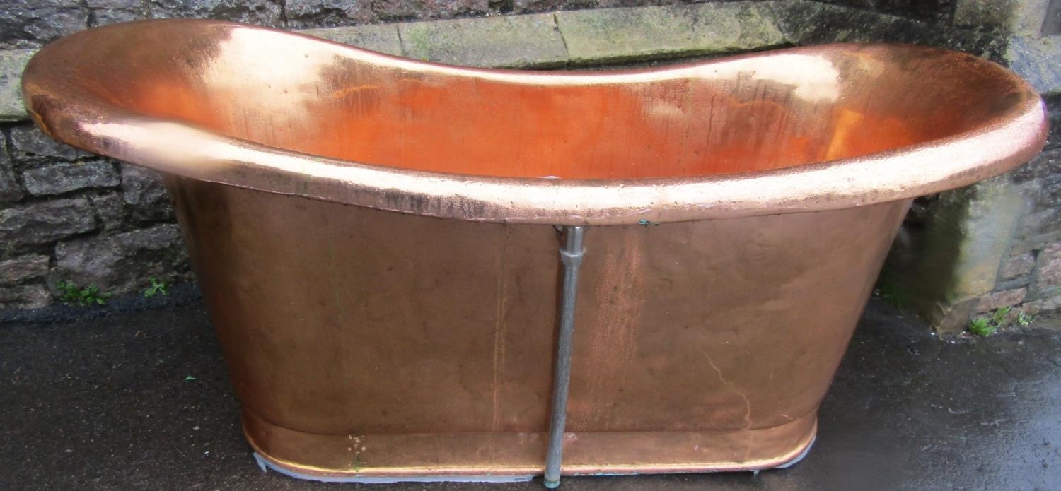 A copper roll top bath tub with centralised plug hole and fitting, approx 170 cm long x 73 cm high - Bild 4 aus 4