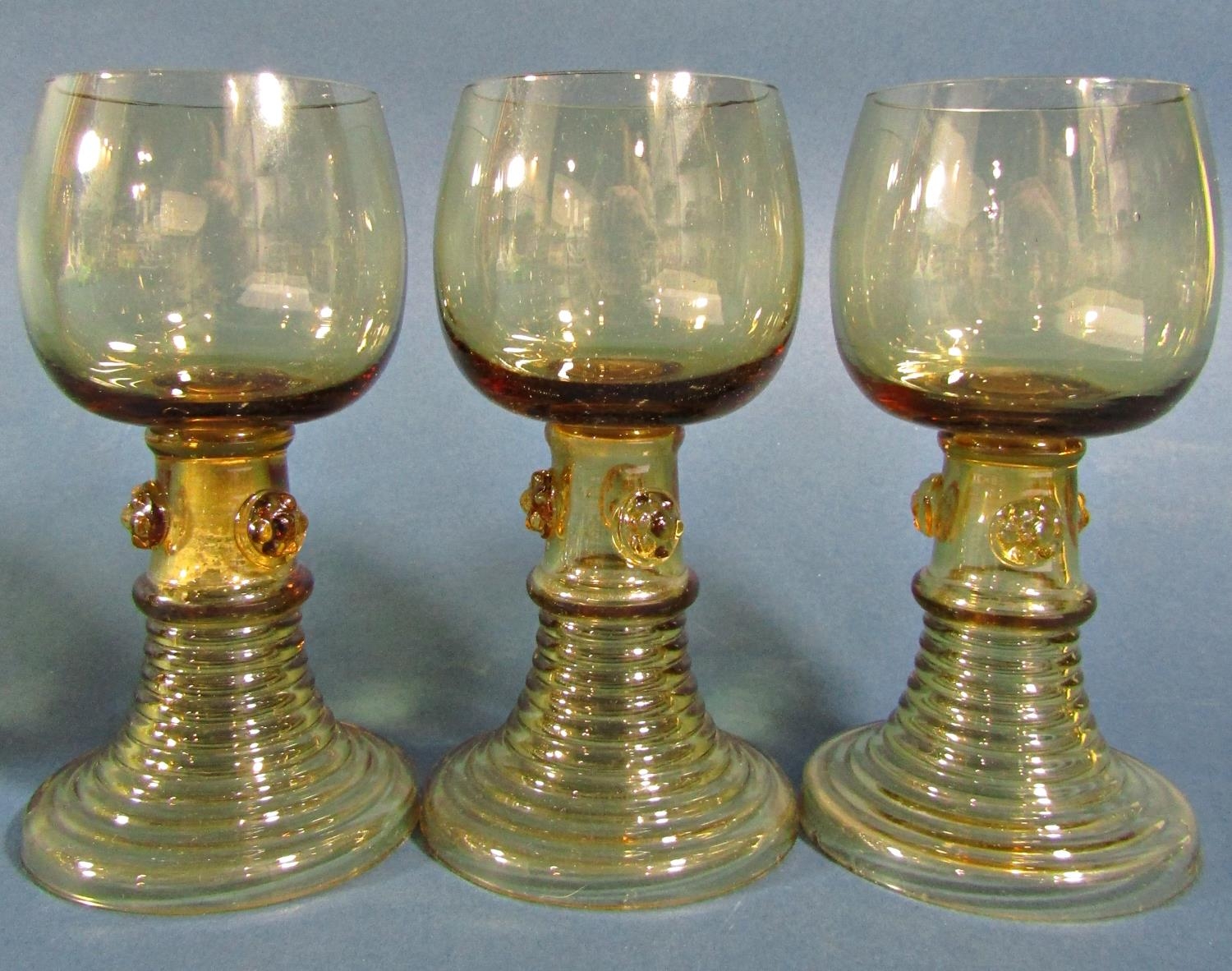 Fifteen near matching pale olive green spiral beehive wine glasses of varying sizes, and two similar - Image 5 of 8
