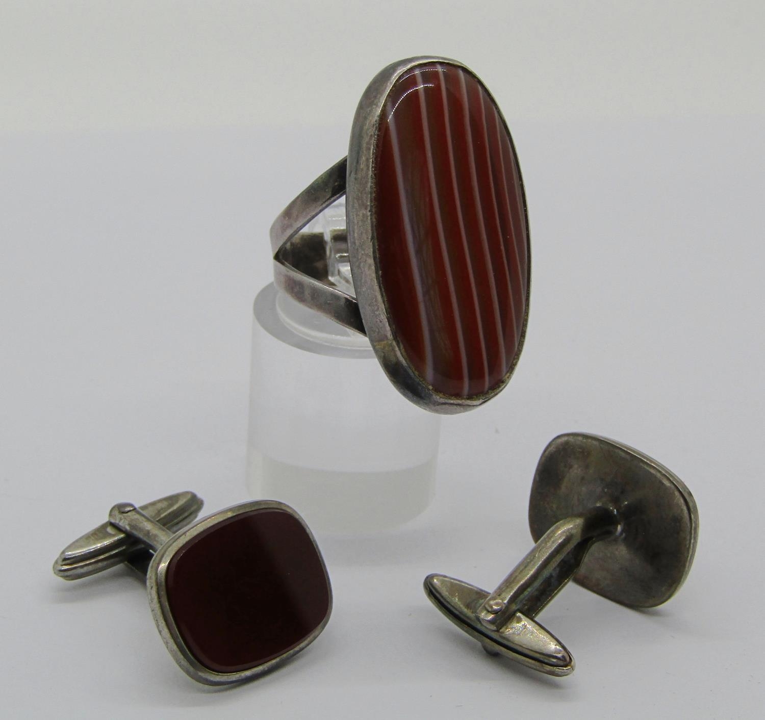 White metal banded agate dress ring, plus a pair of silver cufflinks and a selection of further - Image 2 of 2