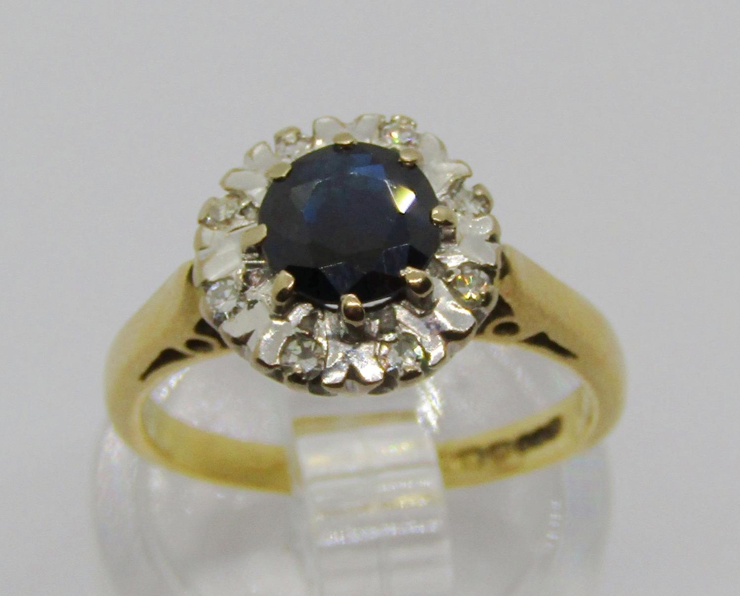 Vintage 18ct sapphire and diamond cluster ring, size I, 3.8g