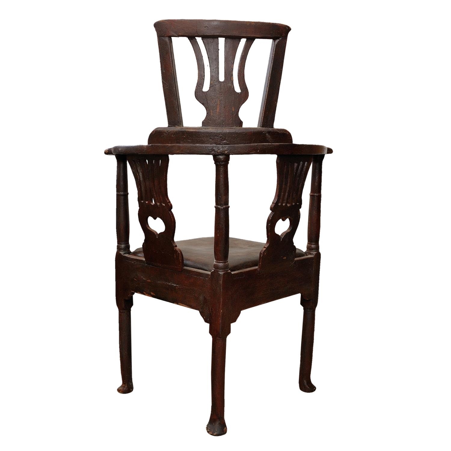 Mid-18th century countrymade corner chair in elm, with original painted grained finish, set on - Image 4 of 7