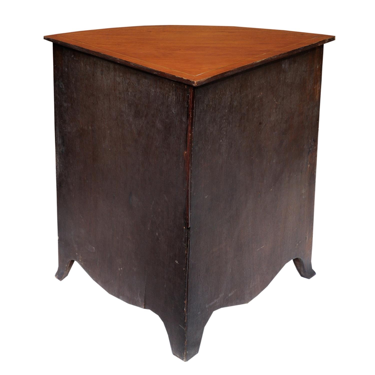 A Georgian mahogany corner commode with rising lid, with bowfronted outline, the front elevation - Image 4 of 5