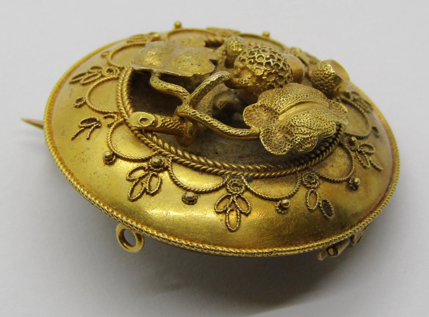 Victorian yellow metal mourning brooch with acorn and oak leaf decoration, 2.9cm diameter, 6.6g - Image 2 of 3