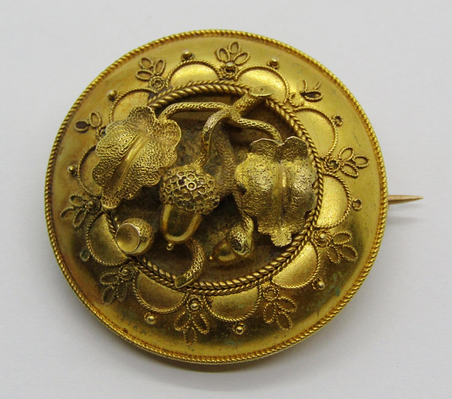 Victorian yellow metal mourning brooch with acorn and oak leaf decoration, 2.9cm diameter, 6.6g