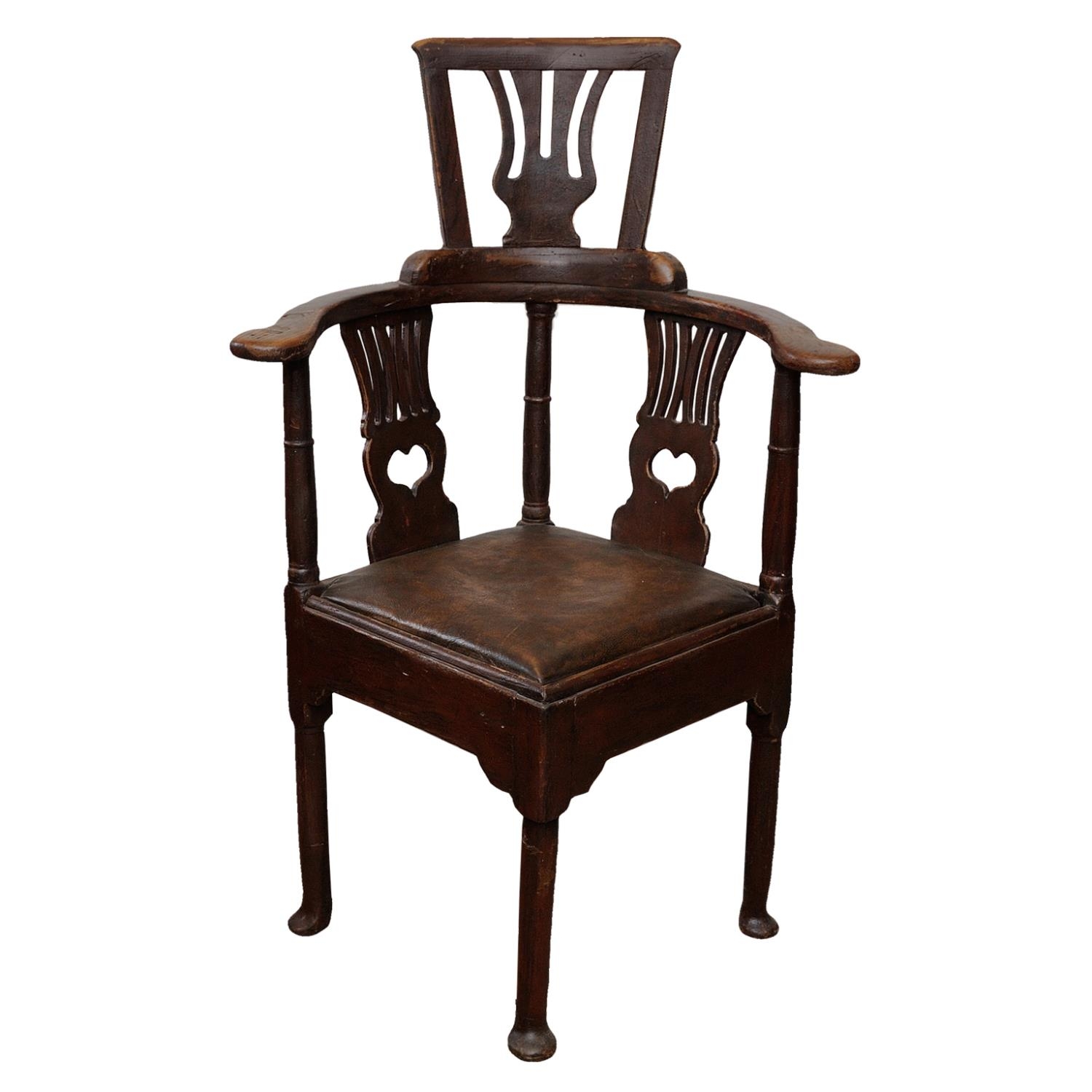 Mid-18th century countrymade corner chair in elm, with original painted grained finish, set on