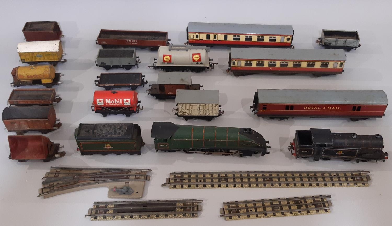 Collection of unboxed 00 gauge Hornby railway items including 4-6-2 'Mallard' locomotive with tender