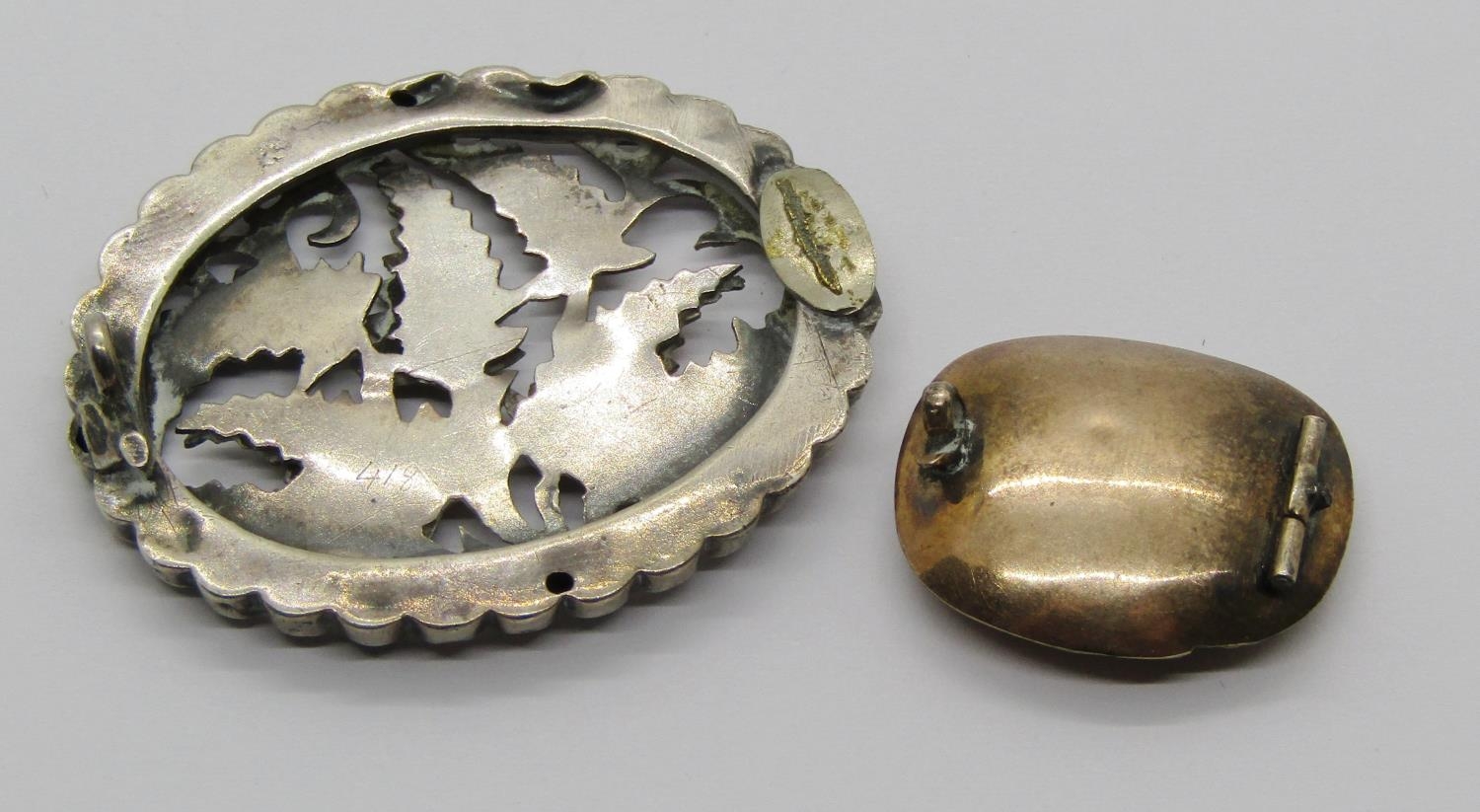 Georgian yellow metal mourning brooch containing a lock of hair, together with a further Aesthetic - Image 2 of 2