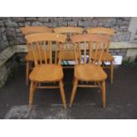 A set of five modern Windsor lathe back kitchen chairs in light beechwood (af)