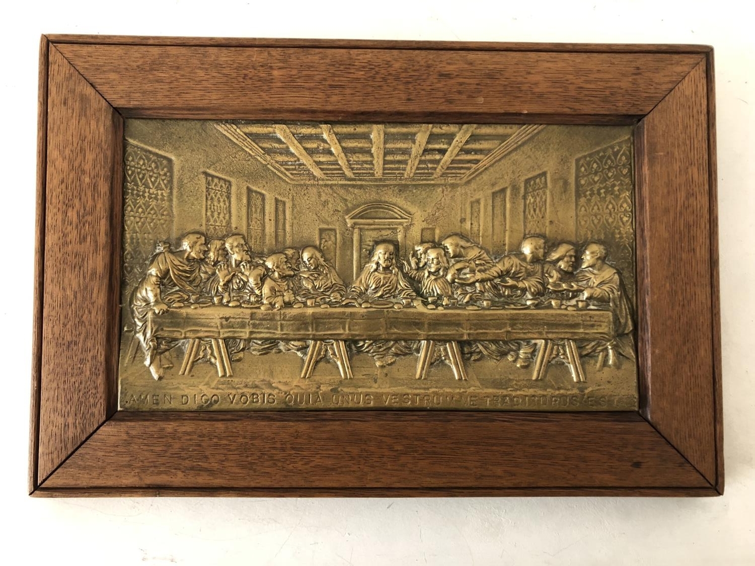 Cast brass metal relief plaque depicting The Last Supper, 27 x 41 cm including oak frame