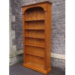 A contemporary pine floorstanding open bookcase in the Georgian style enclosing five adjustable